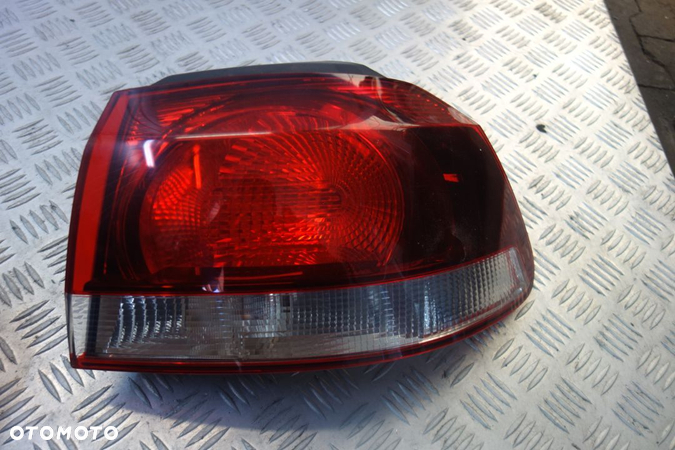 LAMPA PRAWY TYŁ VOLKSWAGEN GOLF VI - 1