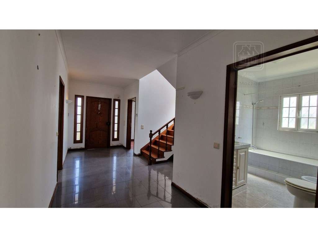 VENDA de MORADIA - VIVENDA T4+1 com Jardim e Garagem - Relva, Ponta...-16