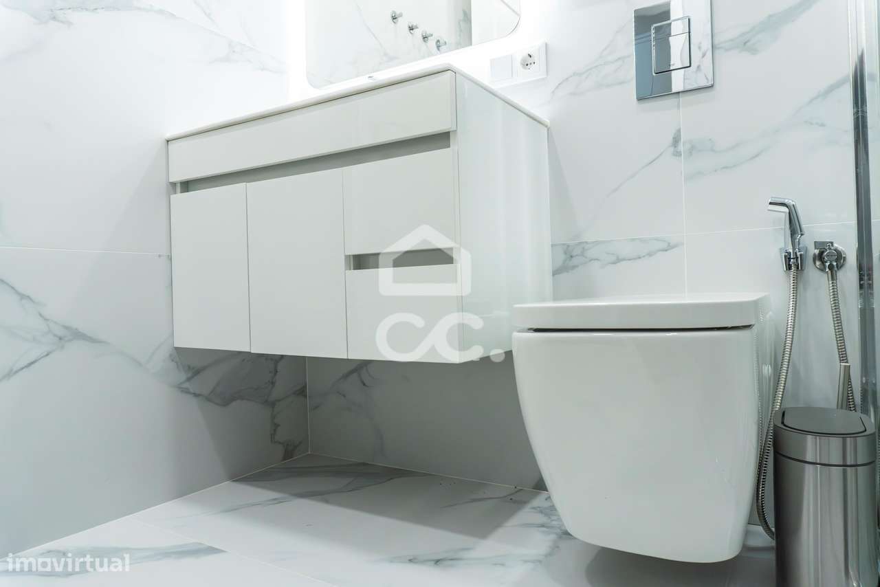 Apartamento T2  Renovado Alfornelos/ Metro-19