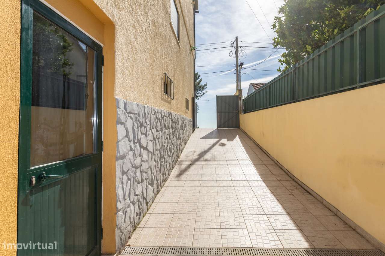 Andar de moradia T3 com terraço e cave muito espaçosa-23