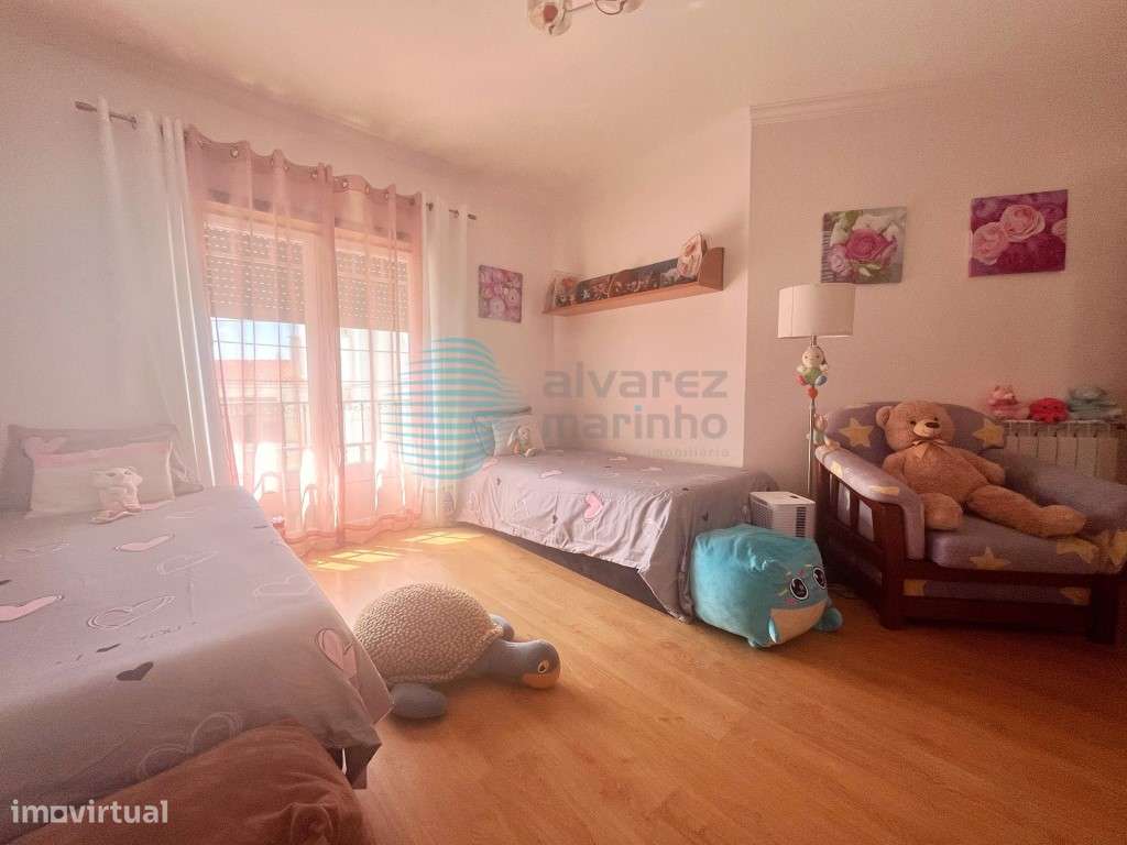 Moradia V3 situada no centro do Bombarral-16