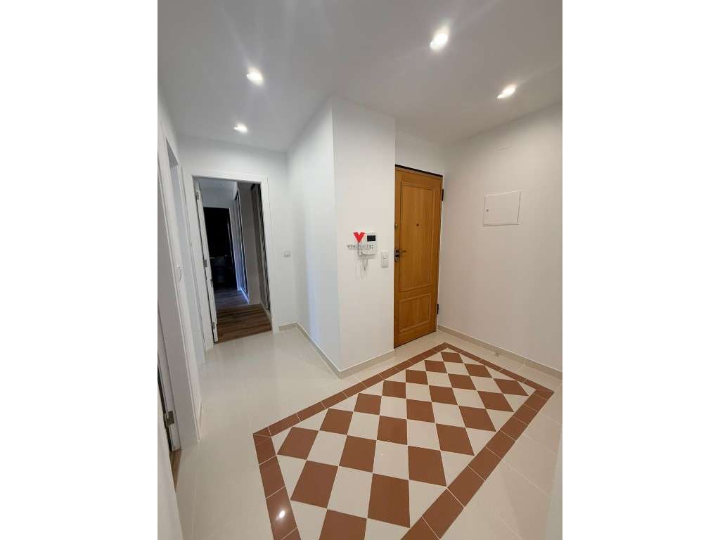 Apartamento T3 renovado no Feijó-19