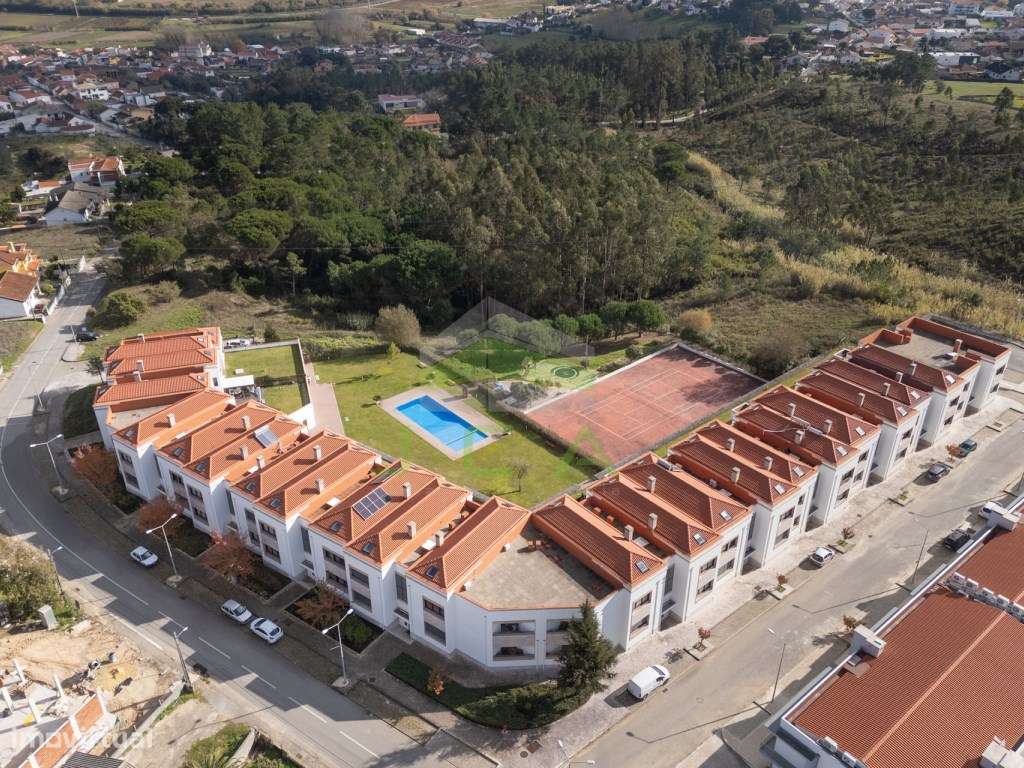 Excelente apartamento T4 com terraço e piscina-0