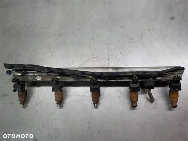 LISTWA WTRYSKOWA VOLVO XC90 XC70 2.5 0280155831 - 1