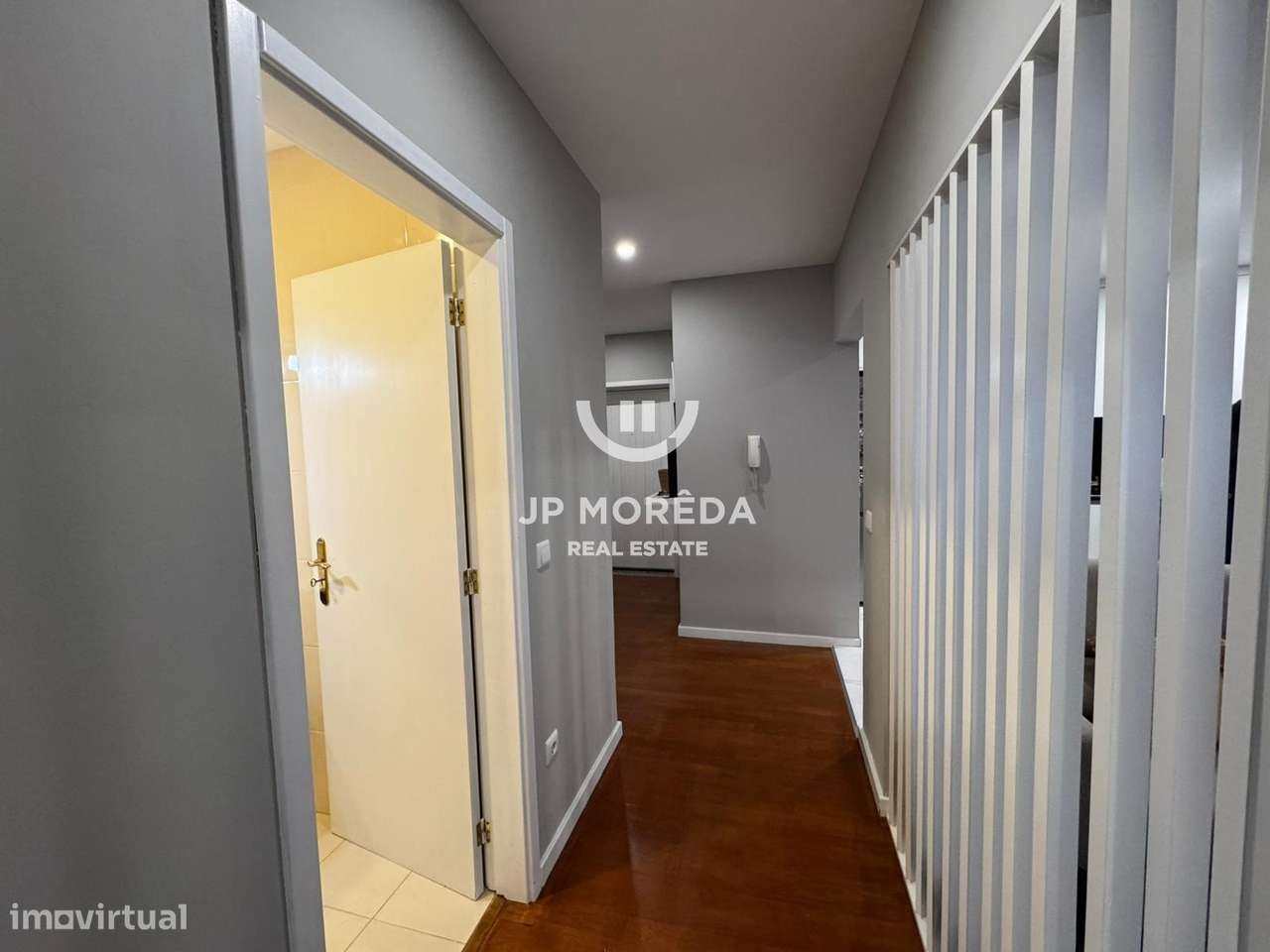 T2 com varanda, garagem e elevador no centro de Santo Tirso-5