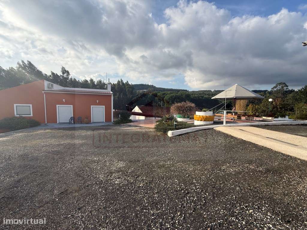 Quintinha com habitação, armazéns e terreno - Rio Maior-30