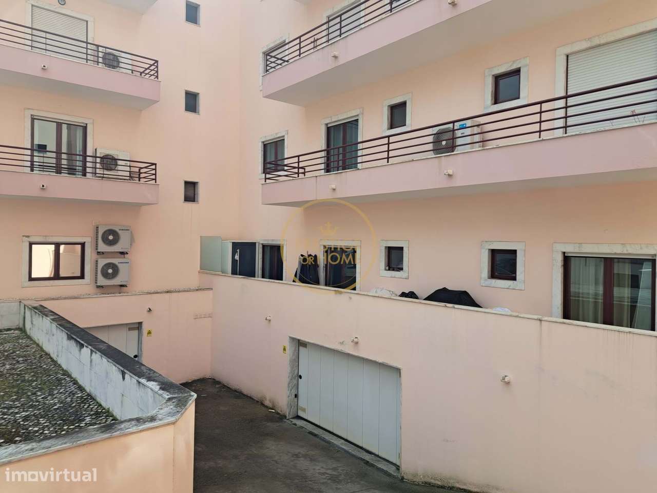 Apartamento T2 com Varanda – Vale de Rãs-16