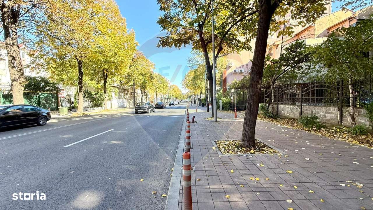 Casă / Vilă cu 5 camere de vânzare pe Bulevardul Ferdinand Constanta - Imagine principală: 4/19