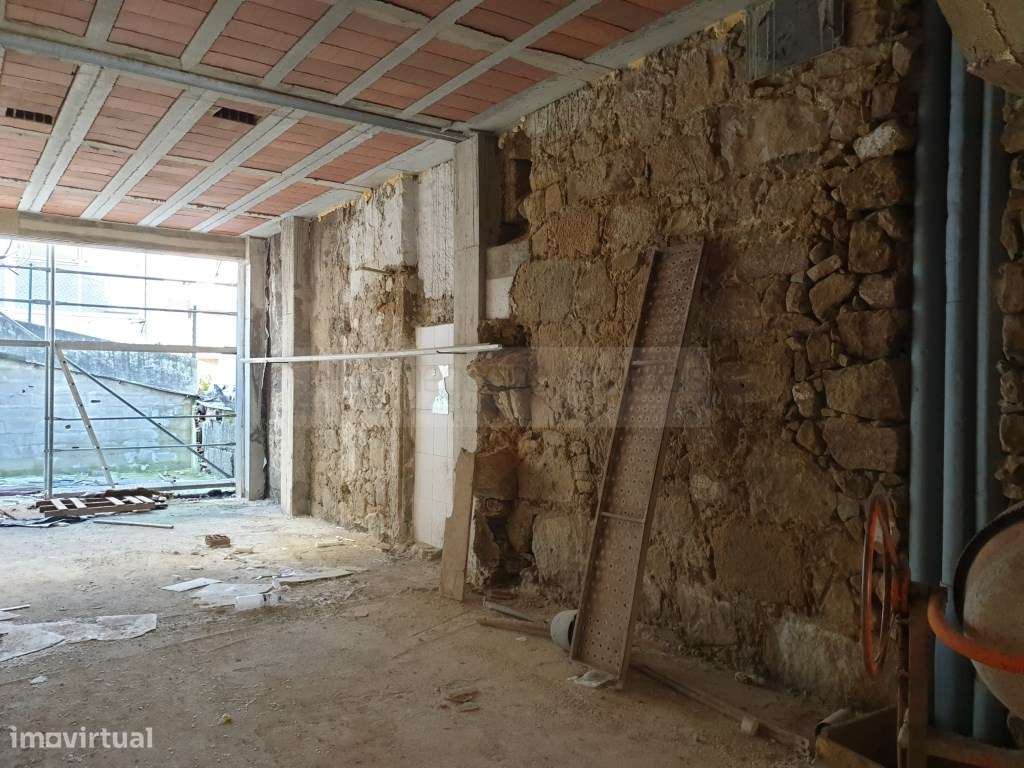 Loja junto ao Mercado Municipal - Centro, nova com pequeno terraço ... - Grande imagem: 2/7