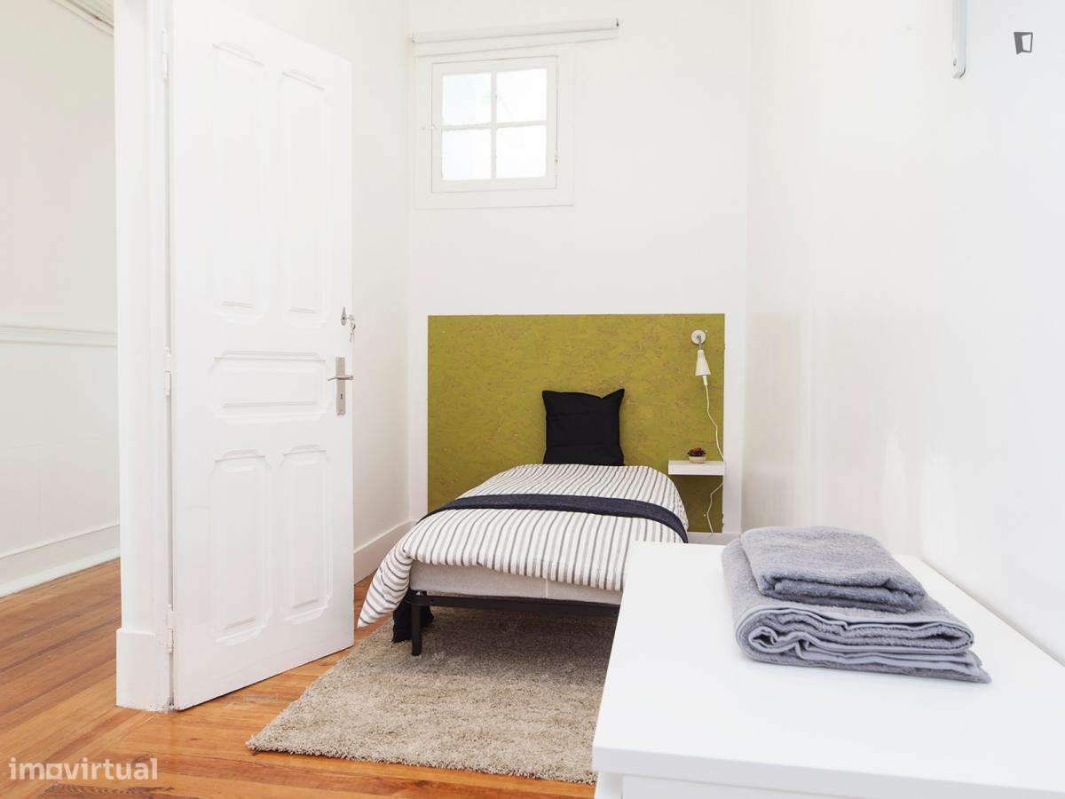 Quarto - localizado em São Sebastião Lisbon - Grande imagem: 2/10