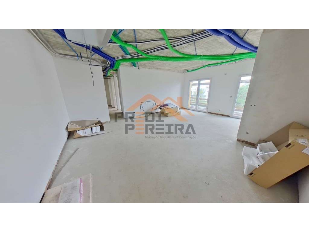 *NOVA CONSTRUÇÃO*
T3 situado em condomínio fechado, com varanda de... - Grande imagem: 2/27