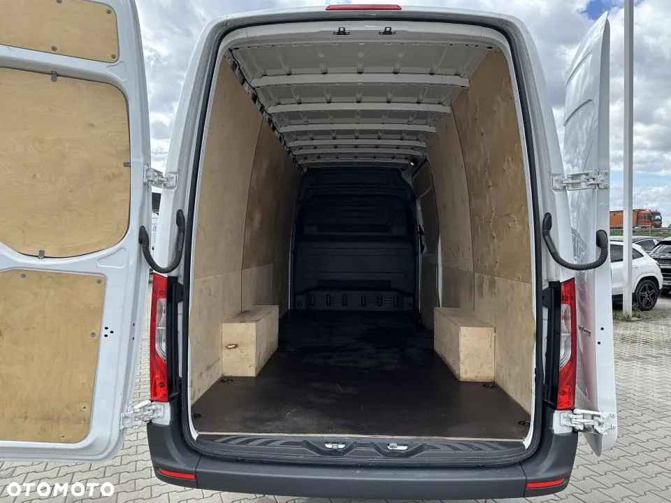 Mercedes-Benz Sprinter - 19