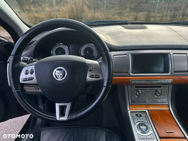 Jaguar XF 3.0 V6 D Luxury - 18