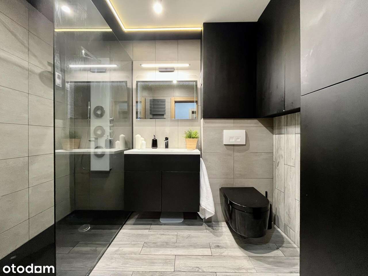 Przestronny dom z dużym ogrodem i możliwościami-9