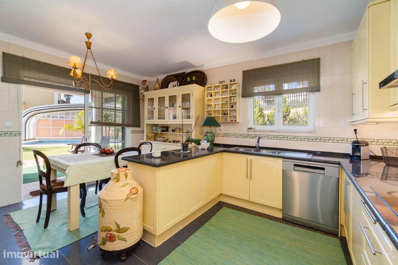 Moradia Isolada T6 com Garagem e Piscina Coberta na Quinta da Beloura-3