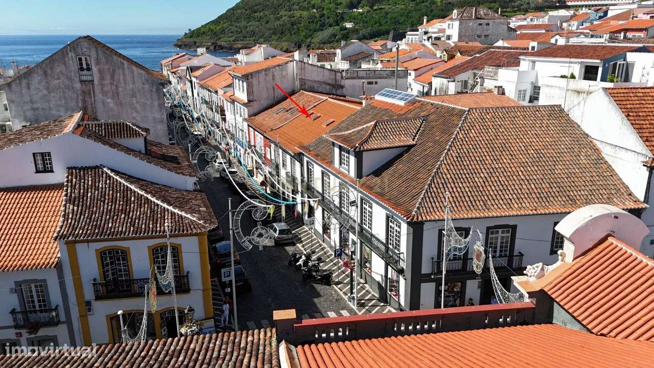 Moradia com Espaço Comercial no Coração de Angra do Heroísmo – Uma Opo-5