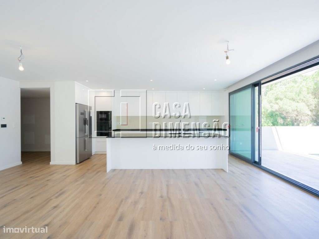 Moradia de Arquitectura Moderna de tipologia T3+1 em Oeiras com Pis...-7