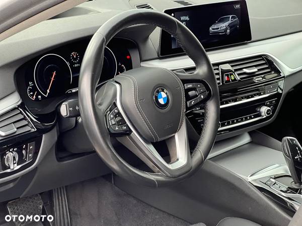 BMW Seria 5 525d Touring Sport Line - 22