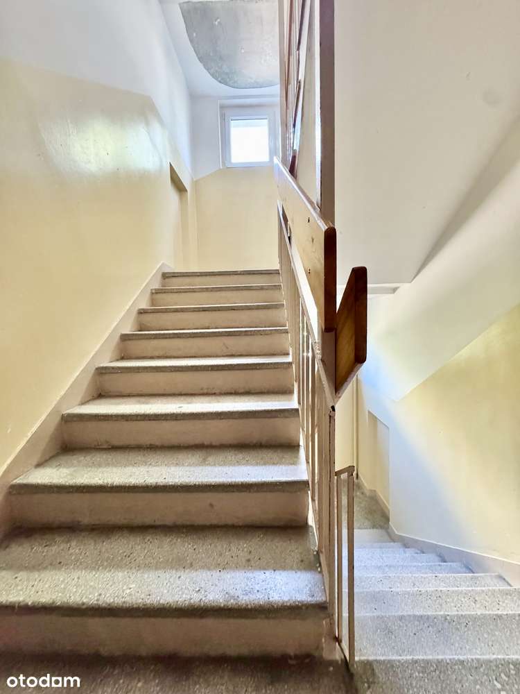 Przestronna kawalerka z oddzielną kuchnią do własnej aranżacji-8