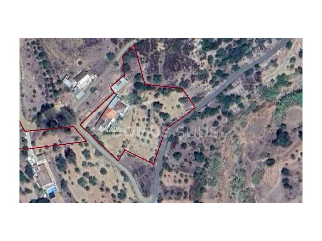 Moradia térrea localizada em zona calma-15