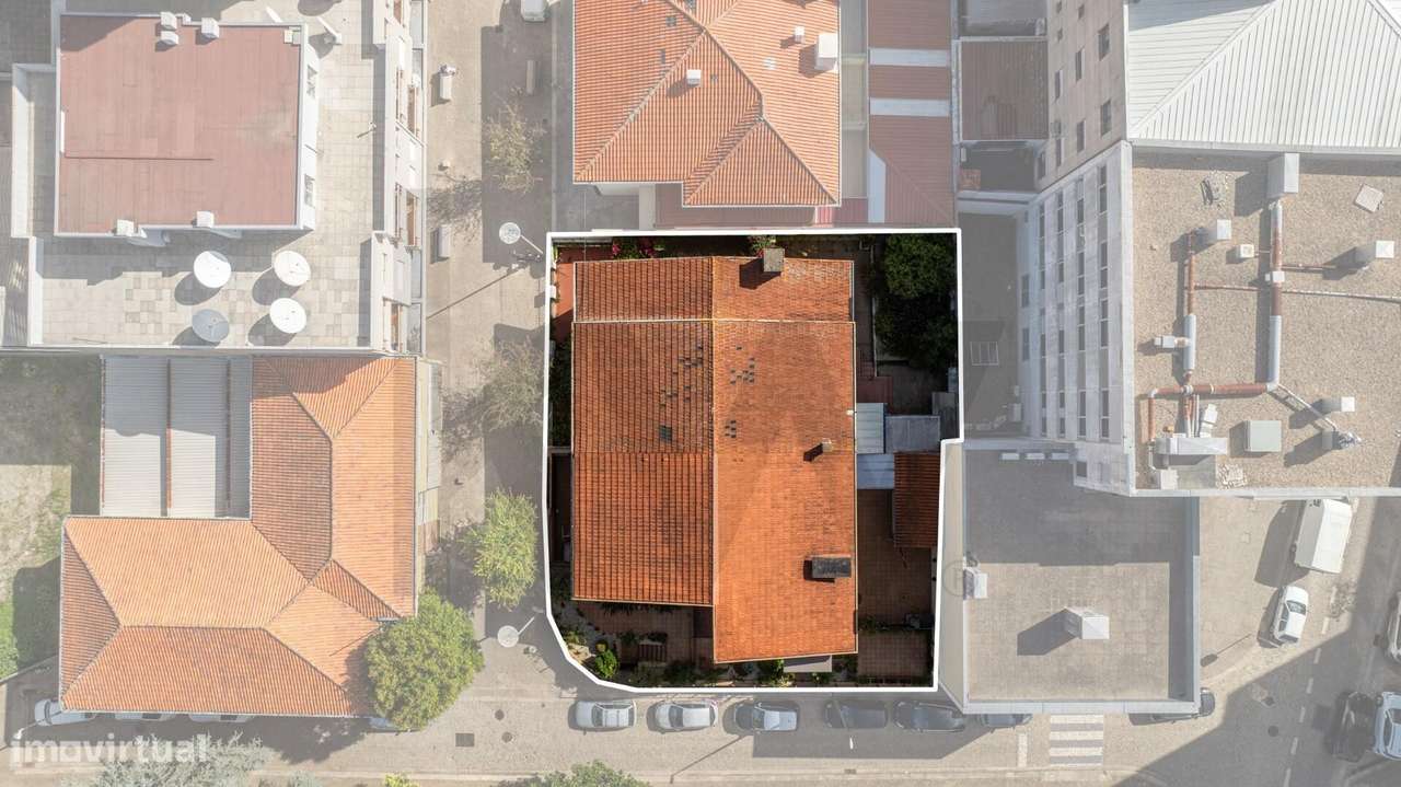 Moradia T3 no Centro da Maia –A 2 Min. do Metro Jardim, Garagem para 2-42
