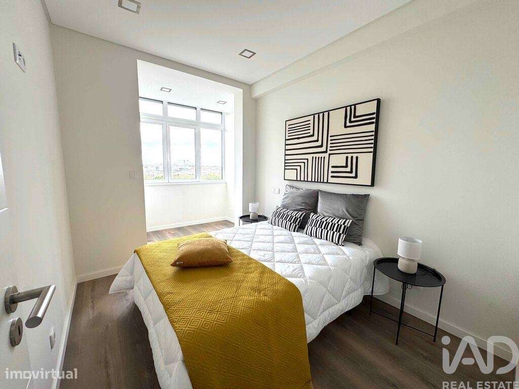 Apartamento T3 Em Benfica De 85 M2