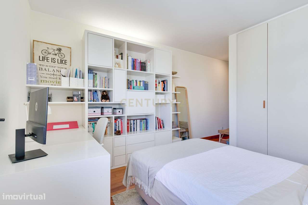 T4+1 na 1ª linha Condomínio fechado Parque das Conchas-42