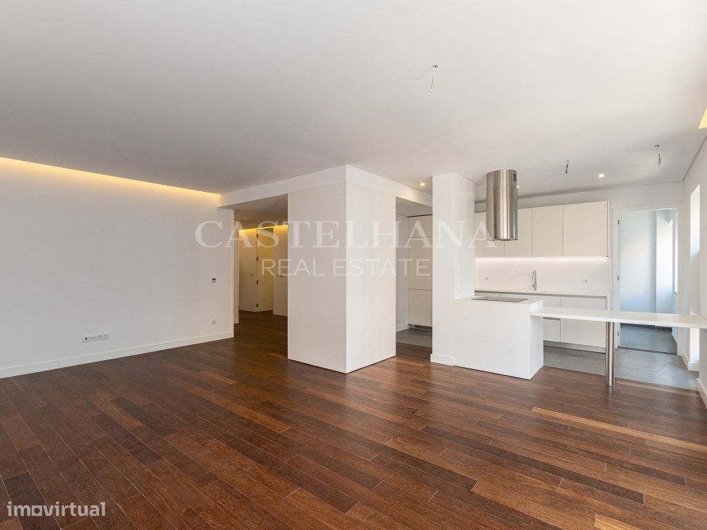 Apartamento T4 localizado junto à Rotunda da Boavista - Grande imagem: 1/34