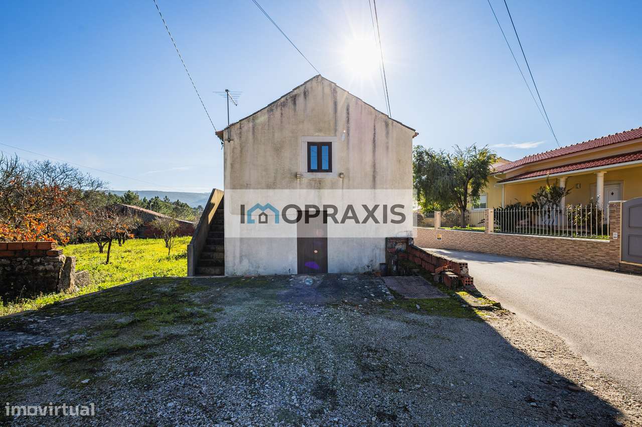 Moradia para reabilitação e terreno em Pedreiras, Porto de Mós-13
