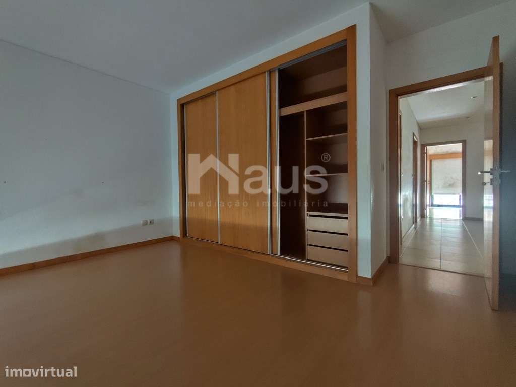T3 com varanda Garagem e 1 lugar de parqueamento - Vila Serena-18