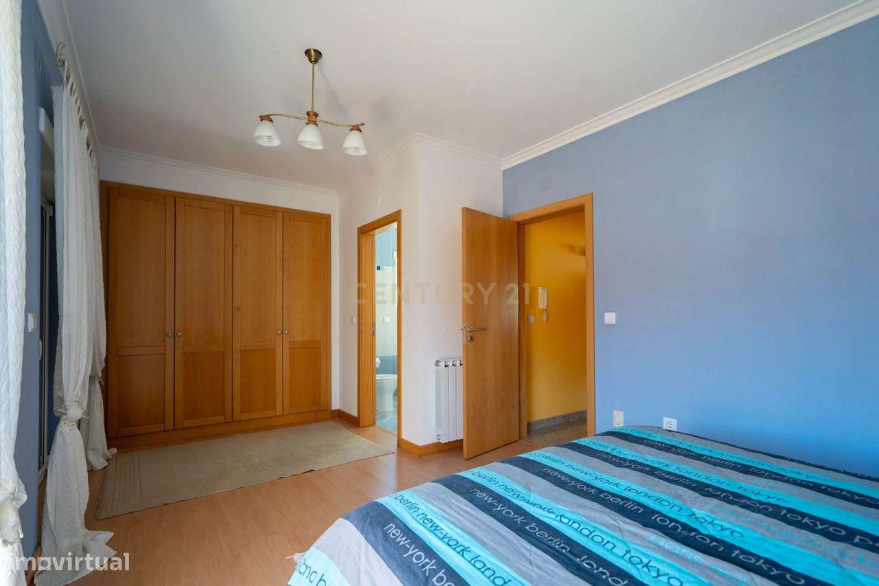 Moradia T3 - C/ espaço exterior e piscina-40