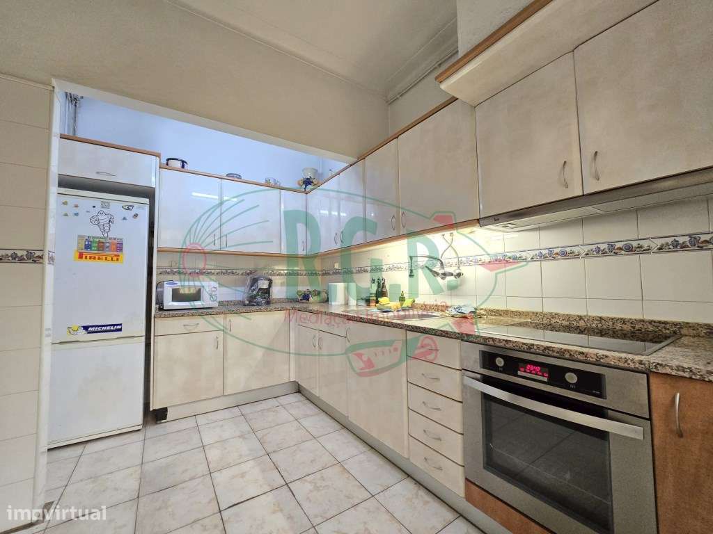 INVESTIMENTO - T5 Entrada Independente | Garagem | Peq. Quintal | C...-10