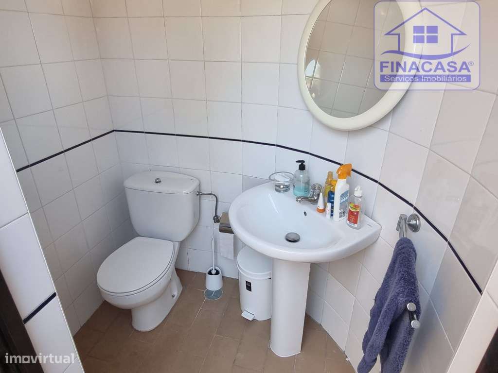 Moradia V3 toda térrea isolada com piscina,jardim e garagem - Vilam...-33