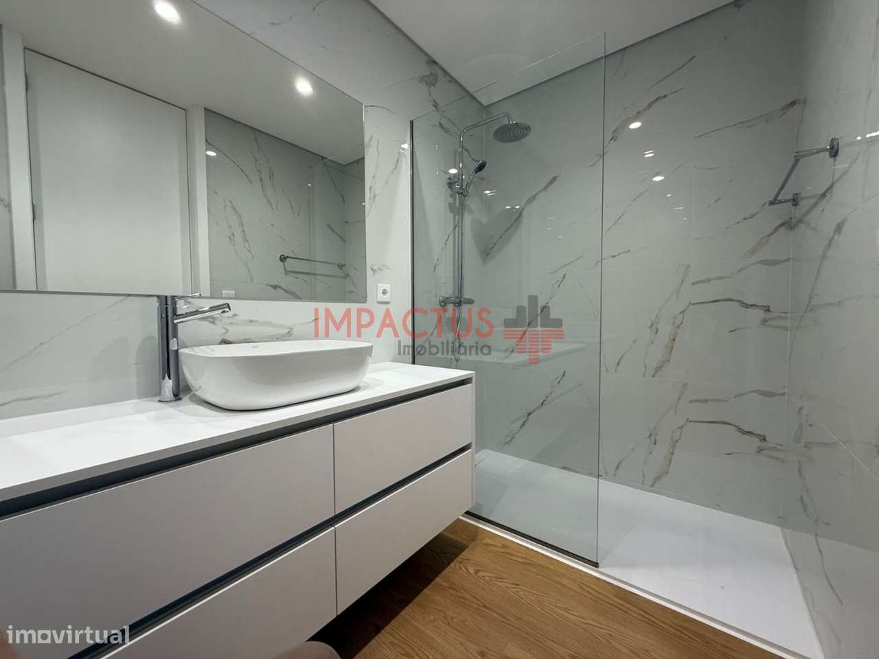 Imponente Moradia isolada com terreno de 1195m2-52