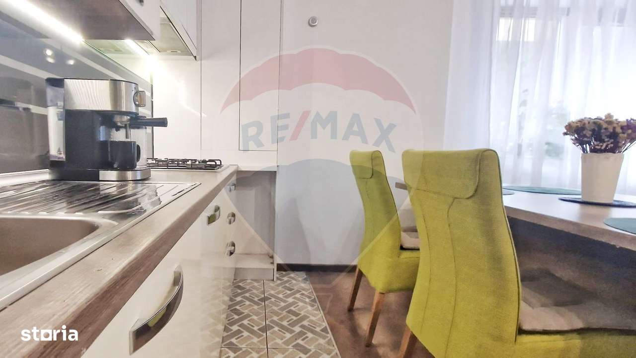 Apartament de vanzare 3 camere , zona Vivo-15