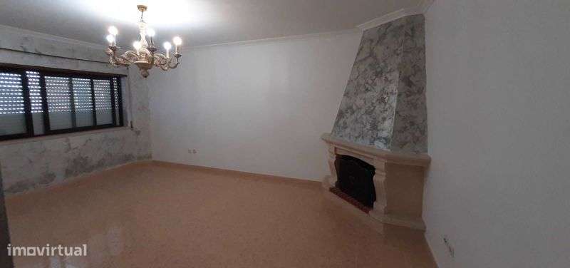 Aluga-se apartamento T3 em Santo António da Charneca - Grande imagem: 4/7