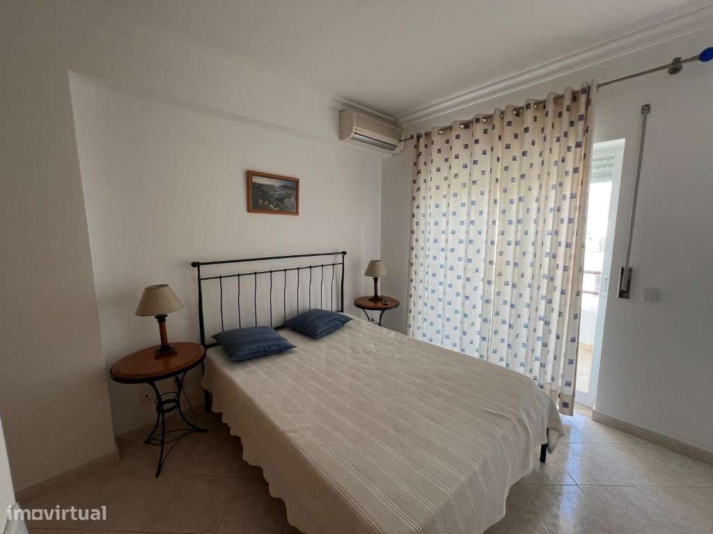 Apartamento T2 amplo com vista mar, a apenas 2 minutos da praia e 5...-10