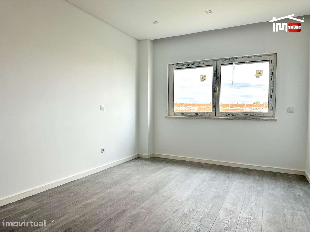Incrivel Apartamento T2 com Varanda, e Arrecadação-13