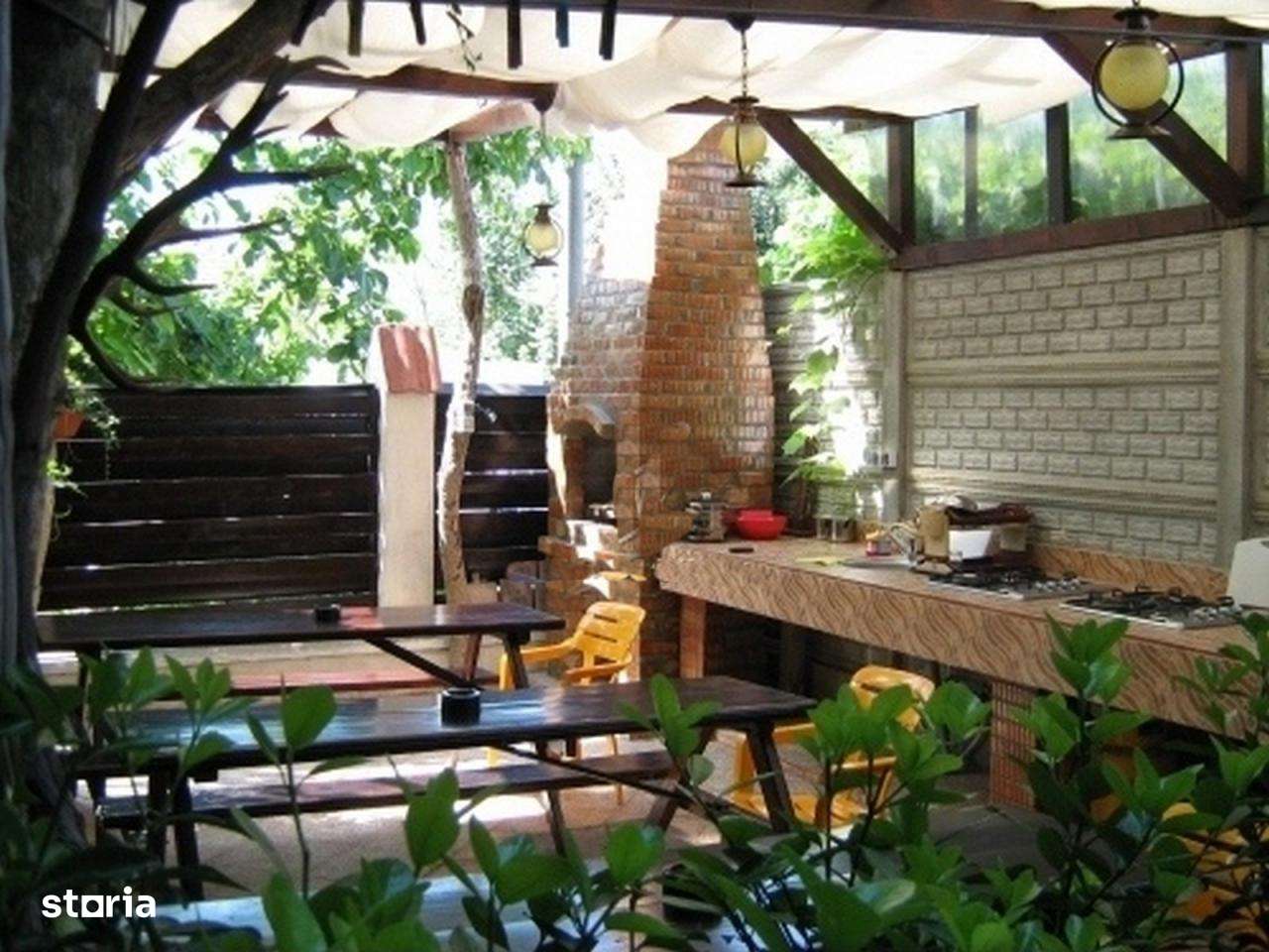 Vila Eforie Nord S+P+1+M Ultracentrala 16 camere - Imagine principală: 2/9