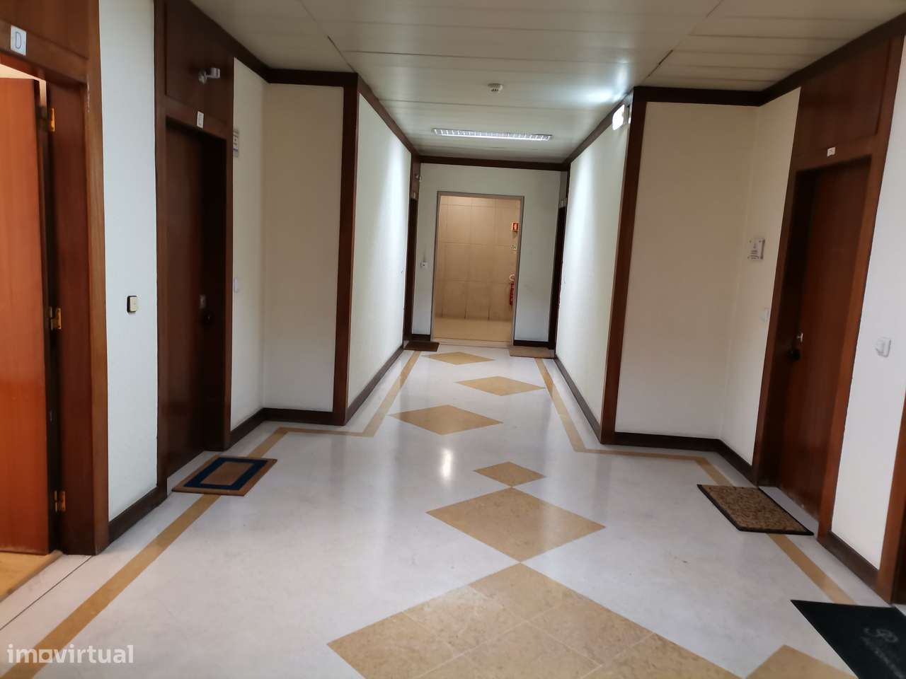 Escritório c/luz natural, próximo Av Liberdade, parqueamento, terraço-13