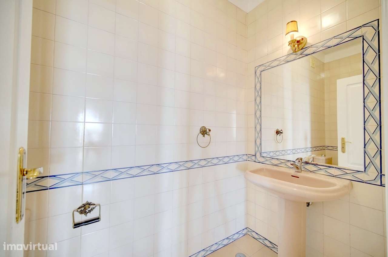 T2 com Vista Mar na Costa da Guia | Último Piso com Garagem Box Dupla-9