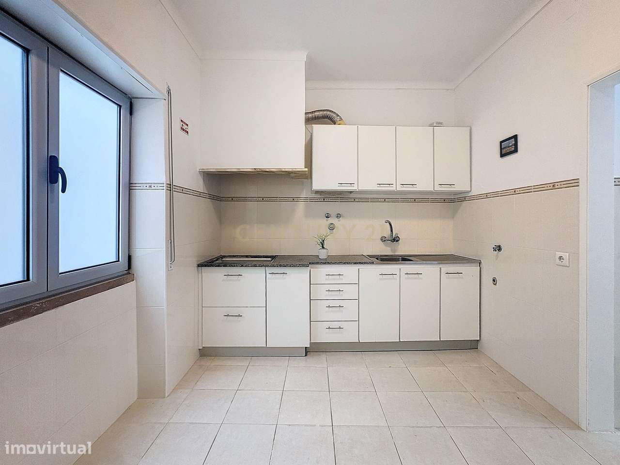 Apartamento T1 a poucos metros da praia - Grande imagem: 5/13