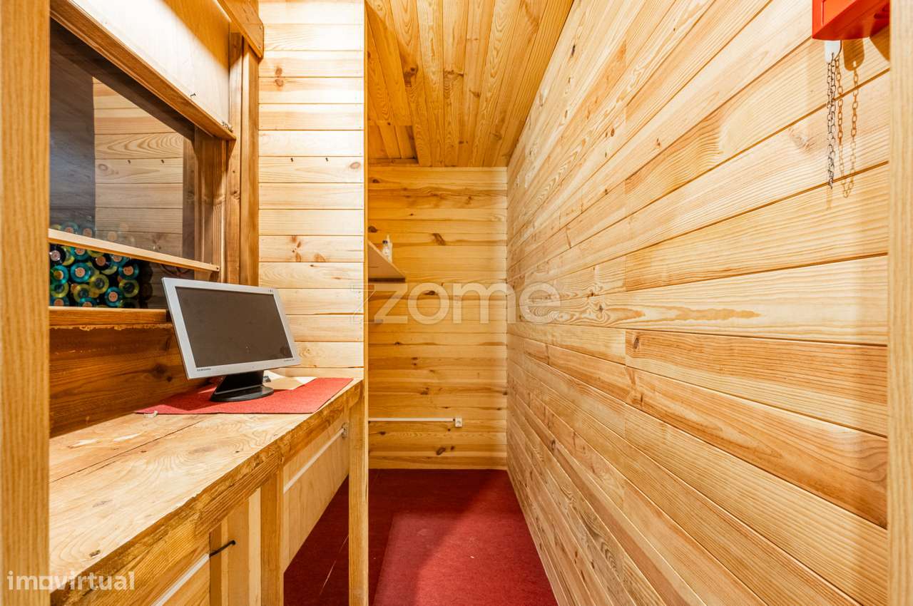 Espaço comercial apto para sala de espetáculos - R. Pinto Bessa, Po... - Grande imagem: 4/36