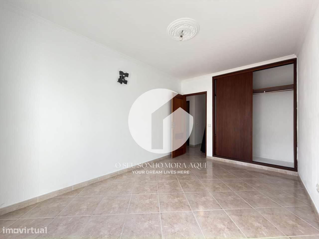 Apartamento T2 com Garagem Box - Olhão-10