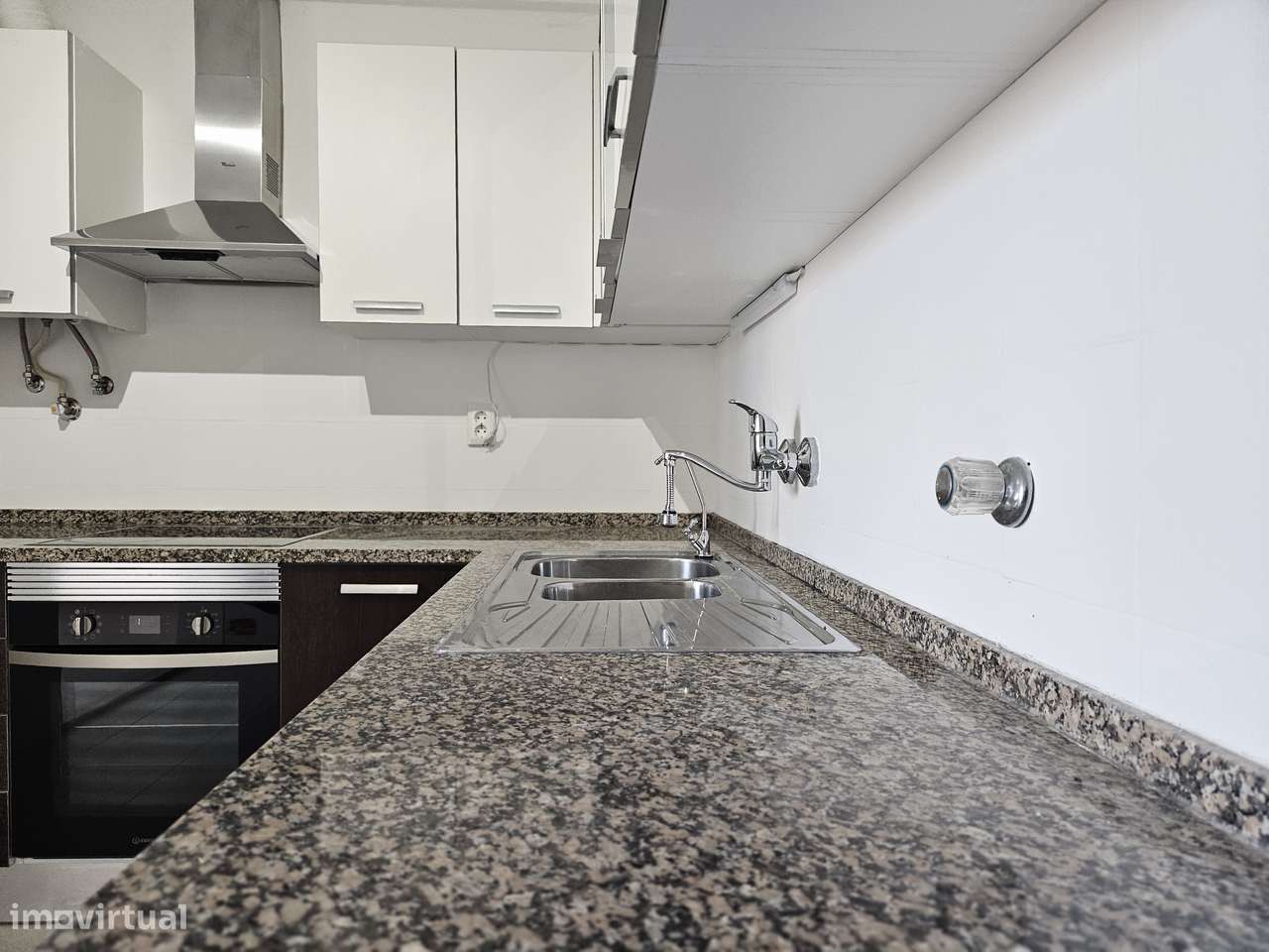 Apartamento T3, Bairro do Rosário, com varanda e elevador - Grande imagem: 5/38