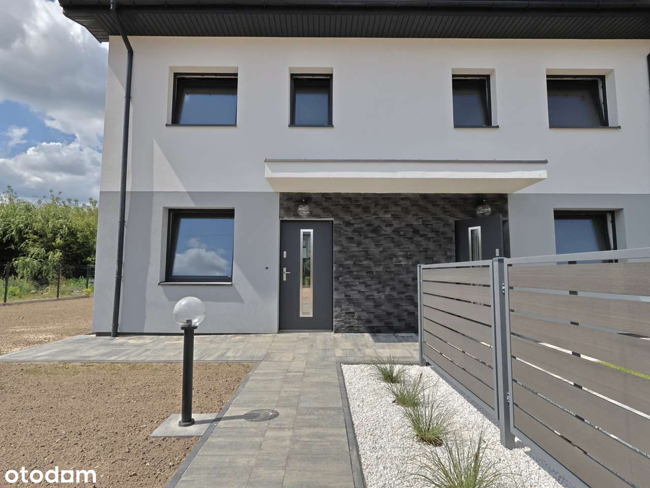 Nowoczesny dom w zabudowie bliźniaczej - Słomin-4