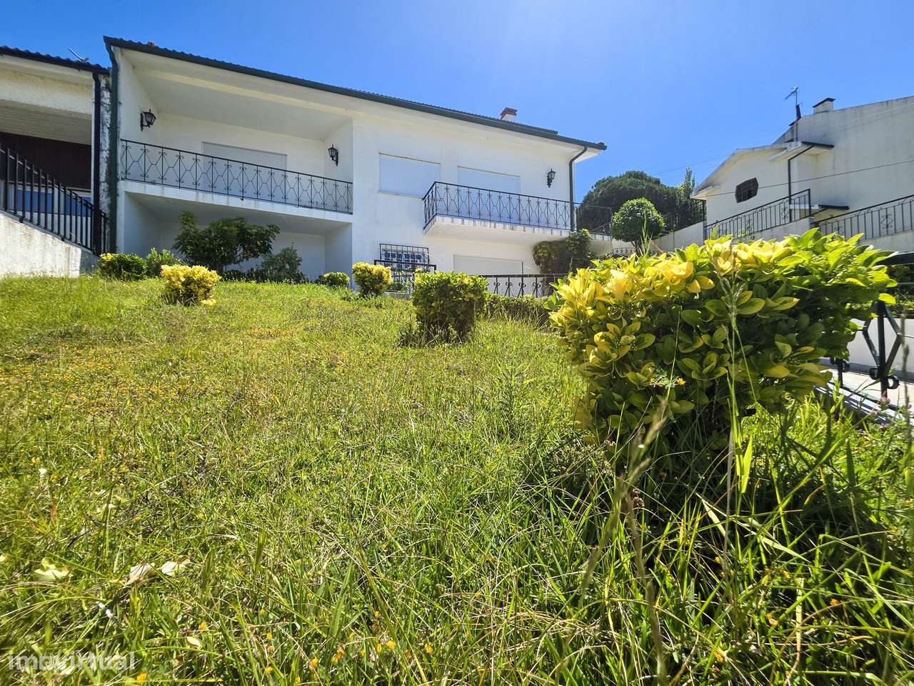 Moradia T5 em Darque com Jardim, Garagem e Anexo-30