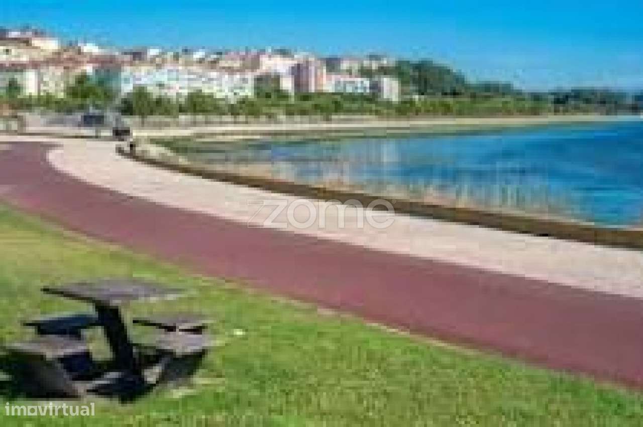 Apartamento T2 renovado no Barreiro-16