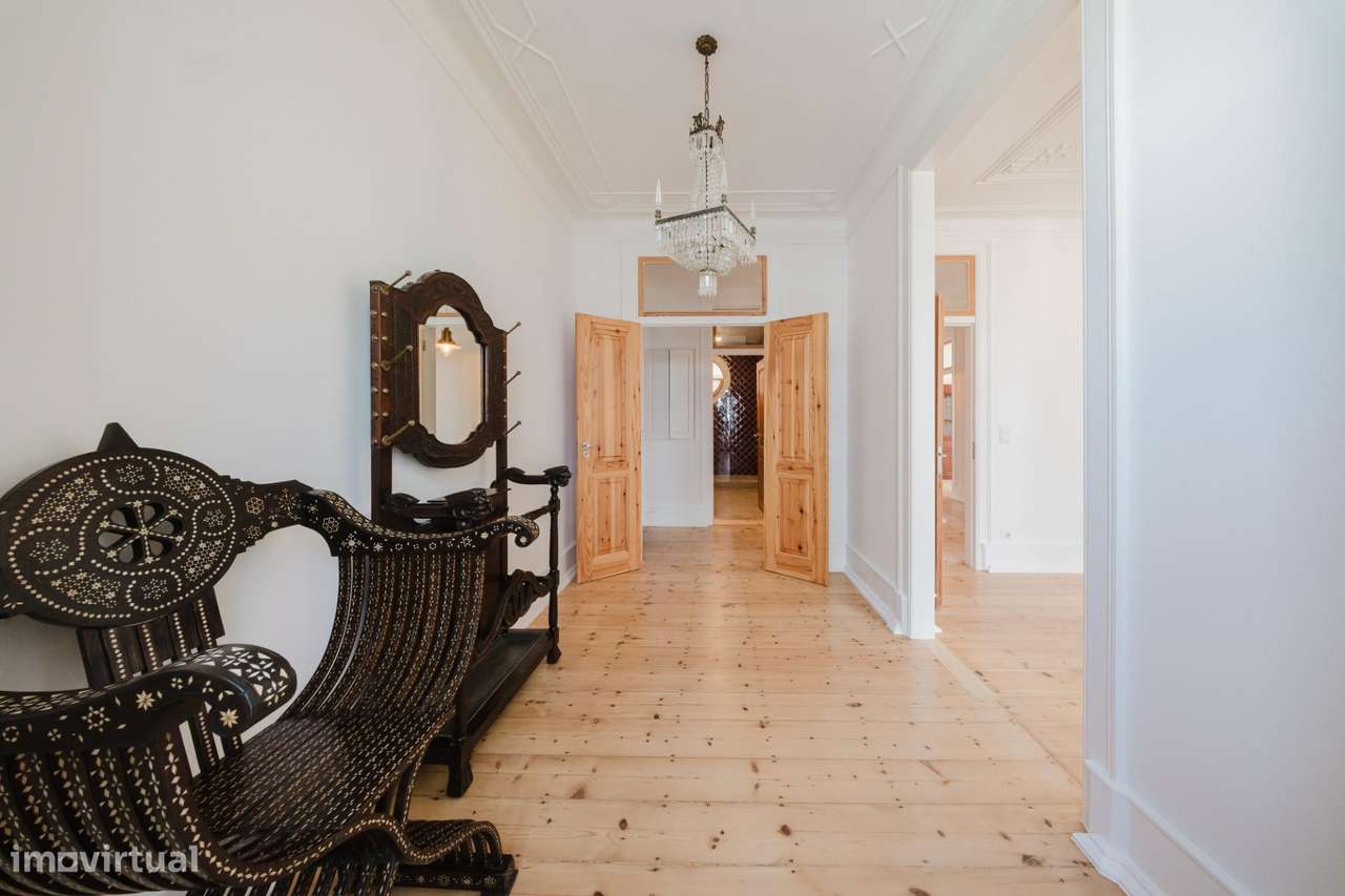 Apartamento T3 renovado junto à Avenida da Liberdade-24