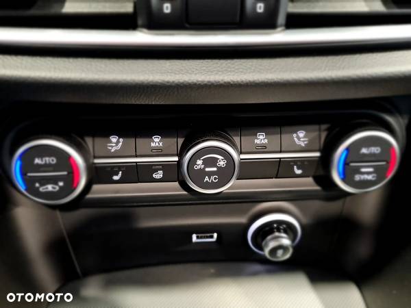 Alfa Romeo Stelvio 2.0 Turbo Veloce Q4 - 22